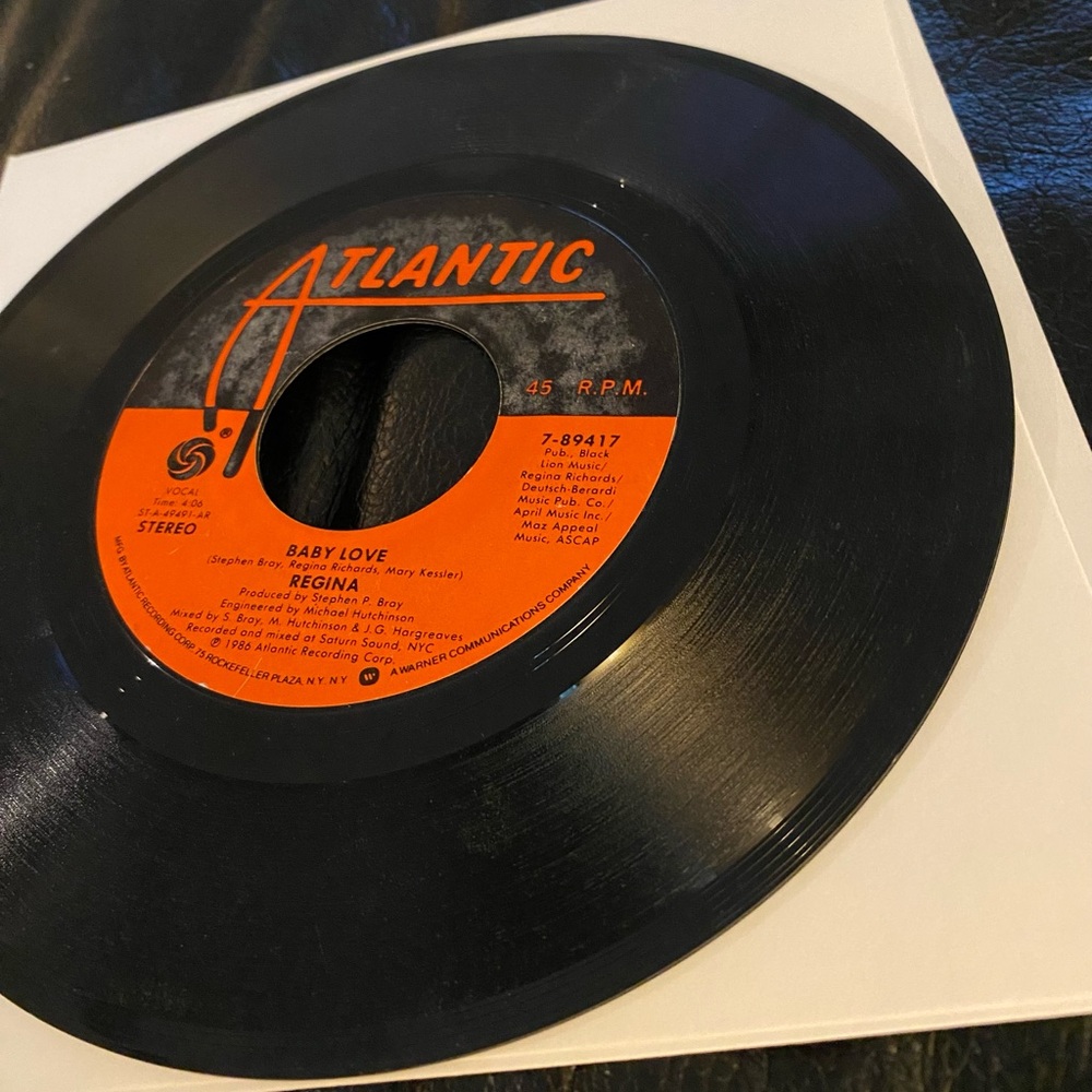 Regina "Baby Love" 1986 Atlantic Records 45 RPM 7" Vinyl Record collectible - Picture 4 of 6